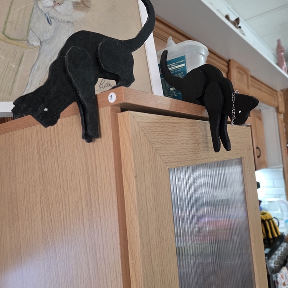 Black Cat Shelf Decor Hand Made 4x7in - Picture 2 of 3